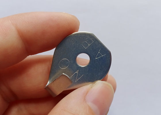 絶縁材の付属品のステンレス鋼のRemoveableカバーのための単一の穴の綴じひものホック