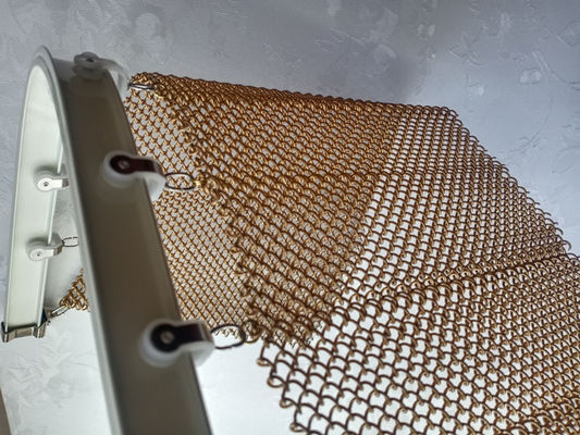 金色の建築用金属網のカーテン 装飾用アルミニウム材料