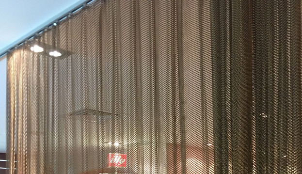 スペース ディバイダーの金属のコイルのカーテン、ワイヤーDia1.2mm装飾的な金属は飾り布を鎖でつなぎます