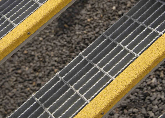 30x5mmに火格子を付ける熱い電流を通された鋼鉄を30x100cmゆっくり進る通路の黄色い等量