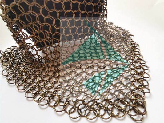 2mm 20mm Chainmailの織り方ワイヤー骨董品の銅の金属リング網は仕切りのカーテンの飾り布の装飾のためである