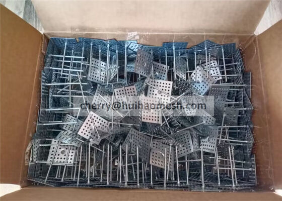 電流を通された鋼鉄穴があいた基盤が付いている2インチの金属の絶縁材のハンガー