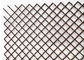 旧式で黒い編まれた金属の生地、正方形パターンが付いているステンレス鋼の編まれた網