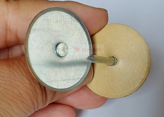電流を通された鋼鉄コップの頭部の管はさみ金は絶縁されたペーパーとホイルによって直面される絶縁材を留めるために釘付けする