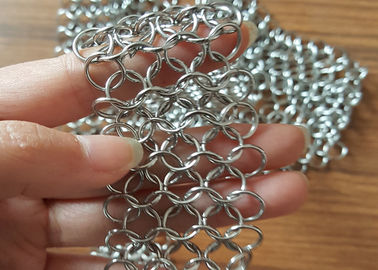銀製色の天井の装飾部屋ディバイダーのステンレス鋼の金属リング網の飾り布