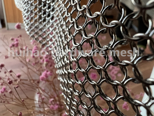 銀は溶接されたChainmailのカーテン8mmの円形リング ステンレス鋼316に塗った