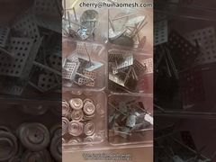 ロックウール断熱材を取り付けるための亜鉛メッキ鋼穴あきベース断熱材ピンおよびクリップ